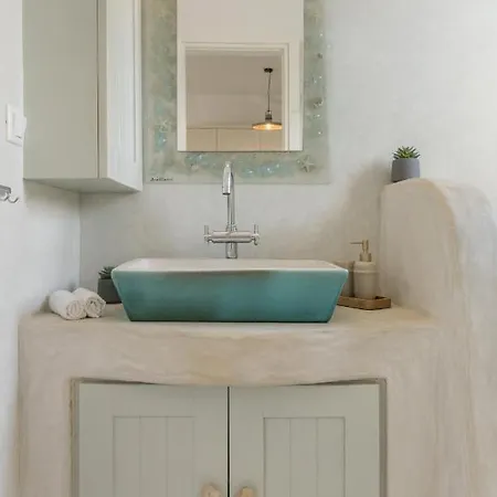 Walk To - 2br House - Piperi *